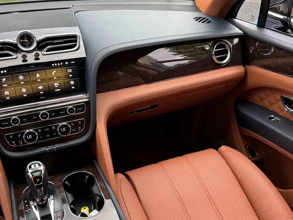Bentley Bentayga PHEV — миниатюра 15