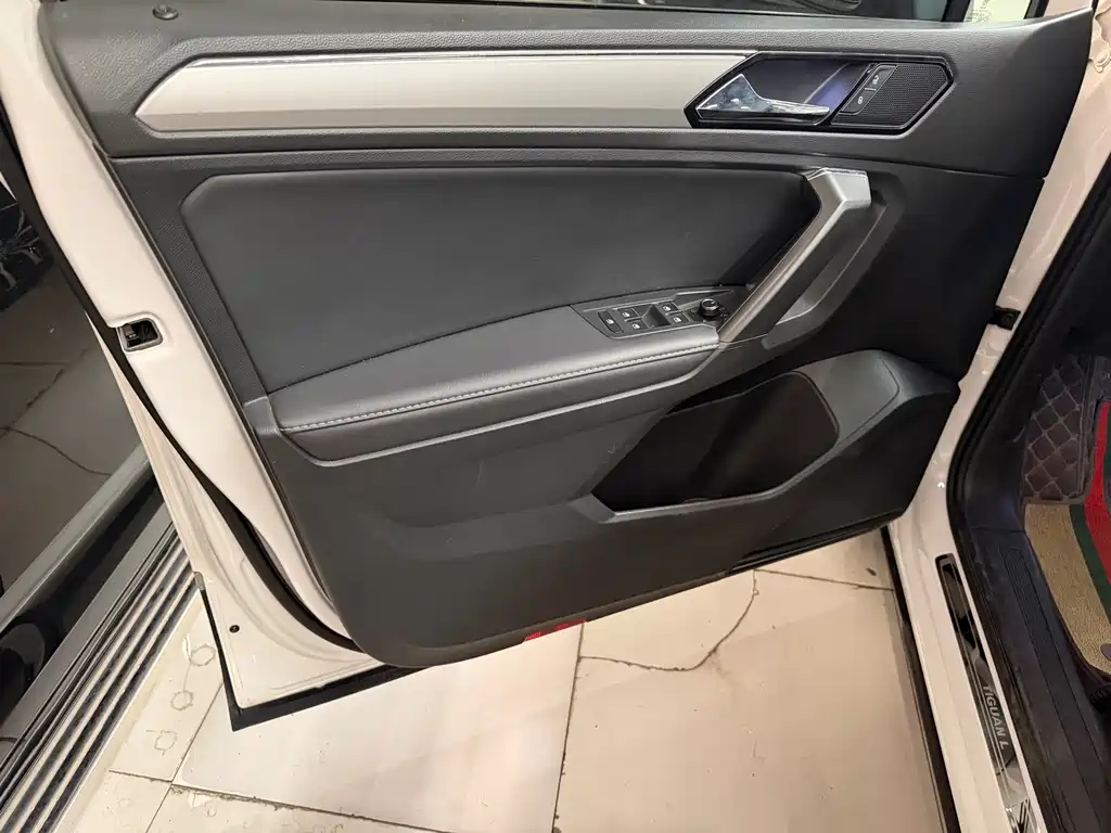 Volkswagen Tiguan L — миниатюра 8