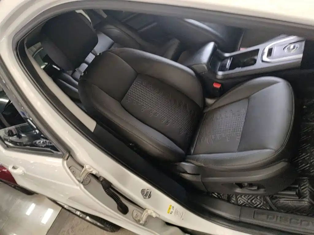 Land Rover Discovery Sport — миниатюра 25