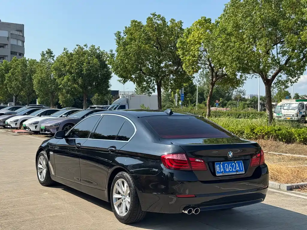 BMW 5 Series — миниатюра 6