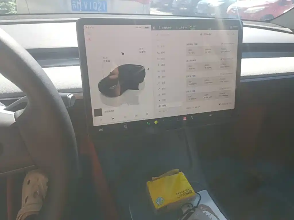 Tesla Model Y — миниатюра 13