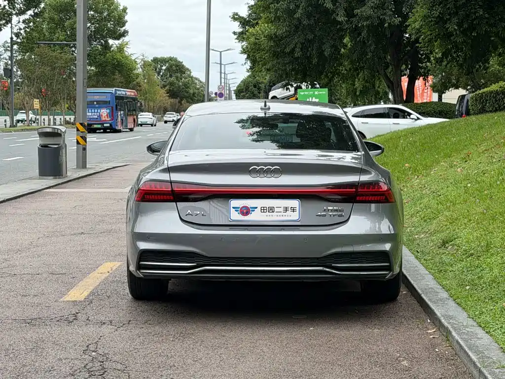 Audi A7L — миниатюра 5