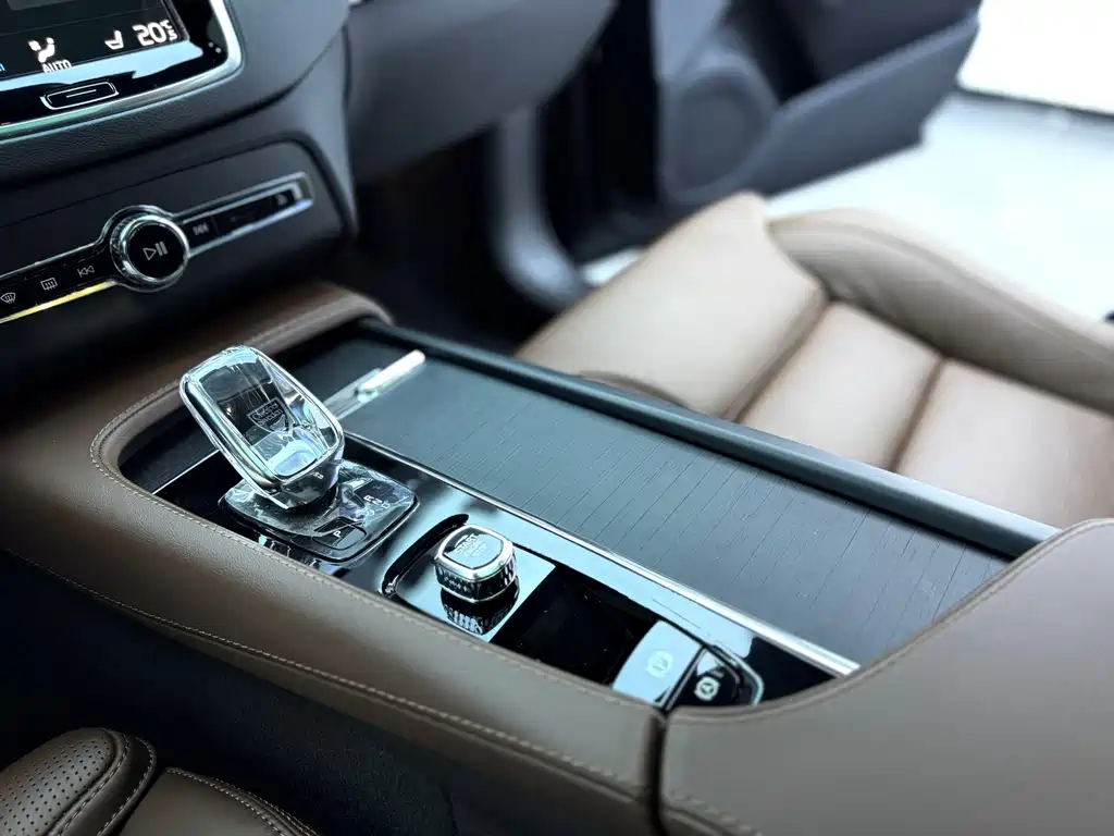 Volvo XC90 — миниатюра 30