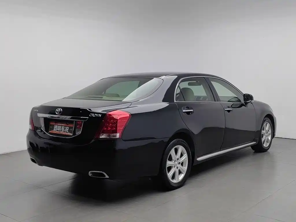 Toyota Crown — миниатюра 2