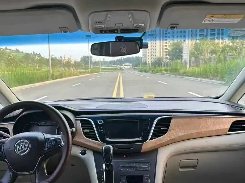 Buick GL8 — миниатюра 6
