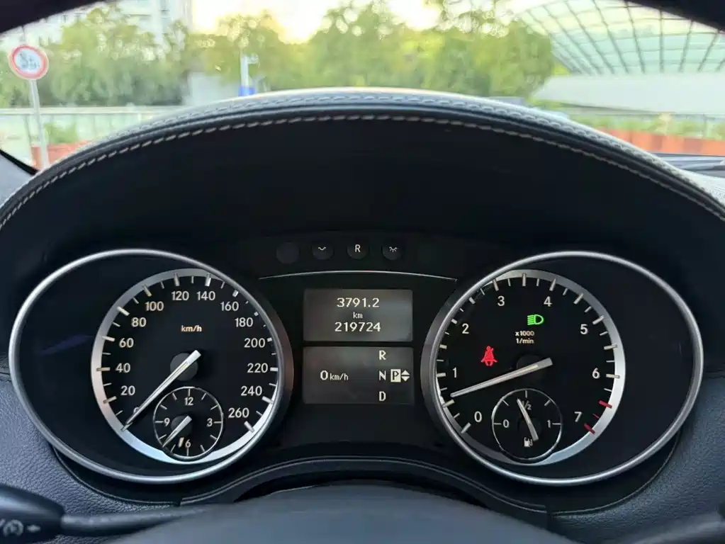 Mercedes-Benz M-Class — миниатюра 10