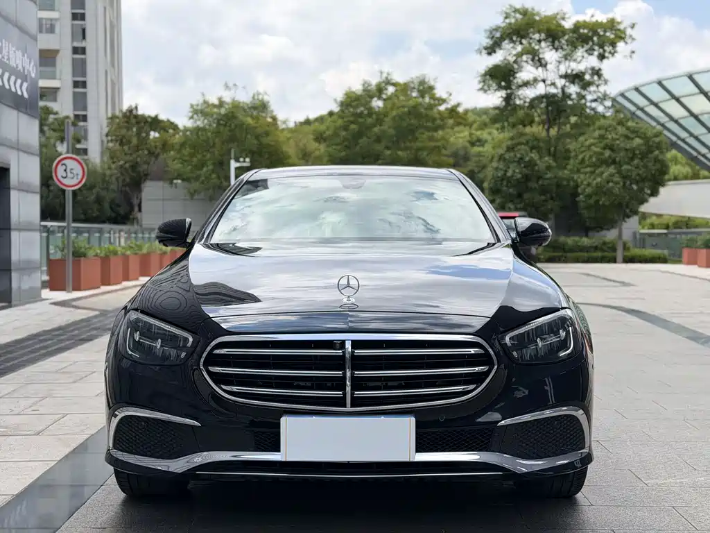 Mercedes-Benz E-Class — миниатюра 2