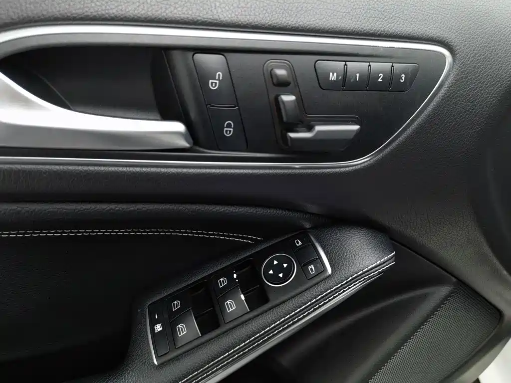 Mercedes-Benz GLA — миниатюра 9