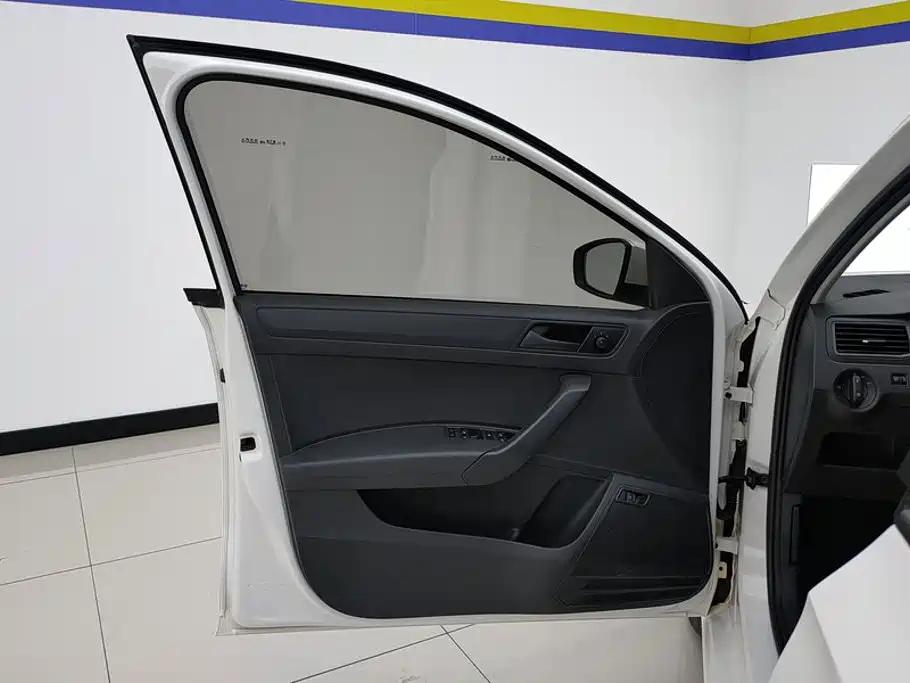 Volkswagen Santana — миниатюра 7