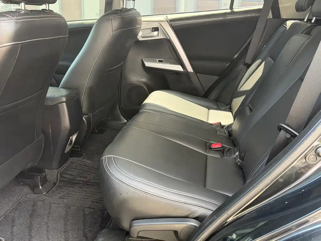 Toyota RAV4 — миниатюра 5