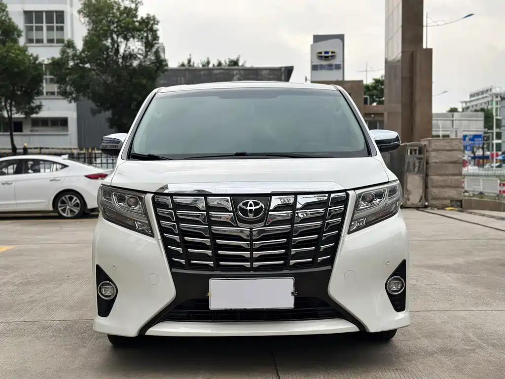 Toyota Alphard — миниатюра 2