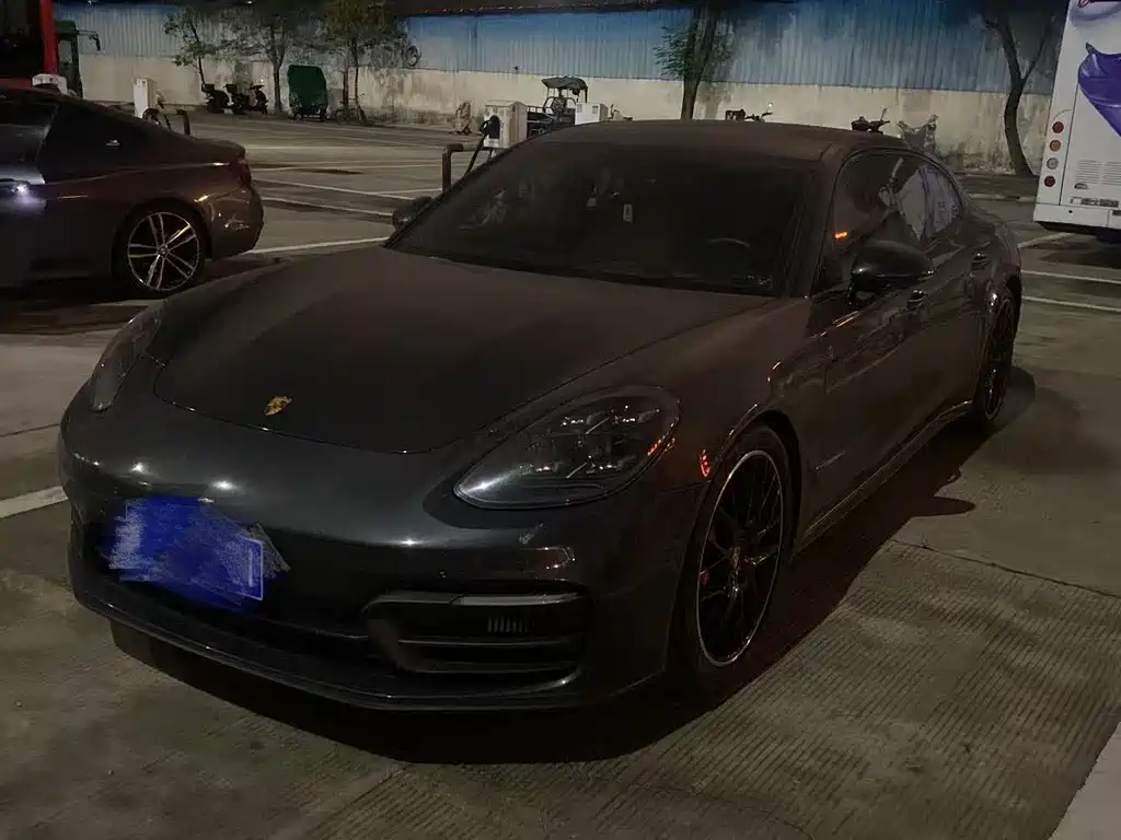 Porsche Panamera 2021