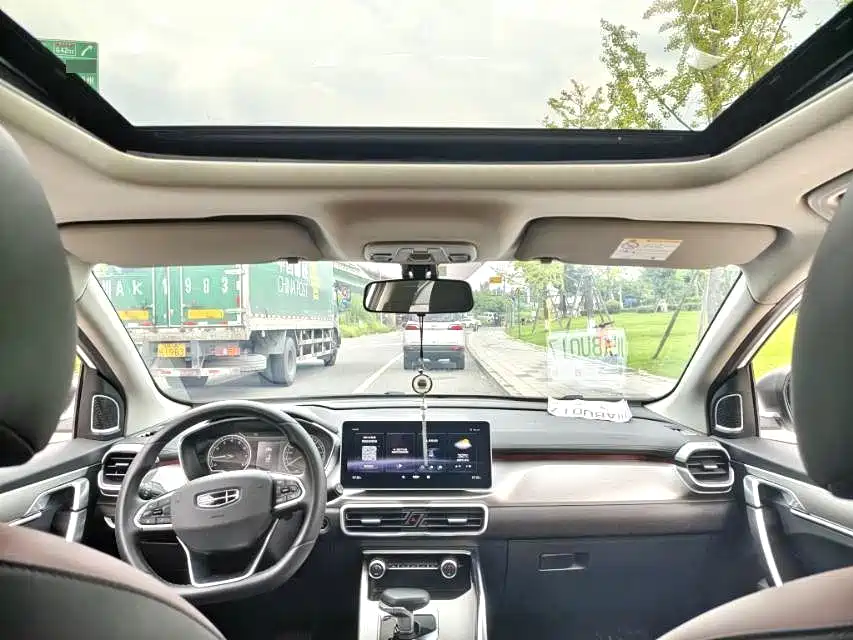 Geely Binyue — миниатюра 9