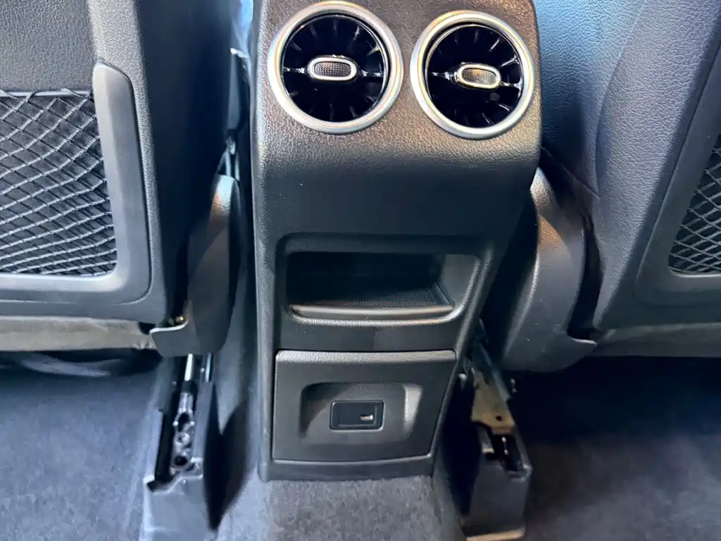 Mercedes-Benz GLB — миниатюра 19
