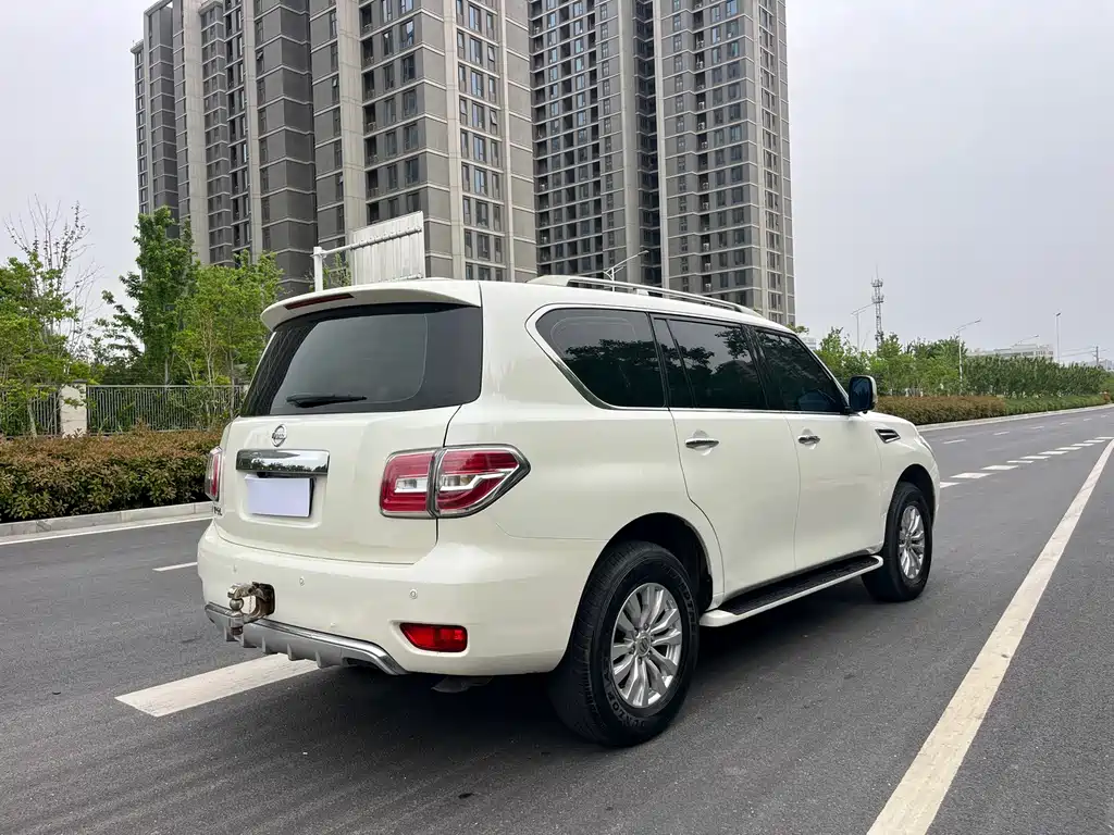 Nissan Patrol — миниатюра 5