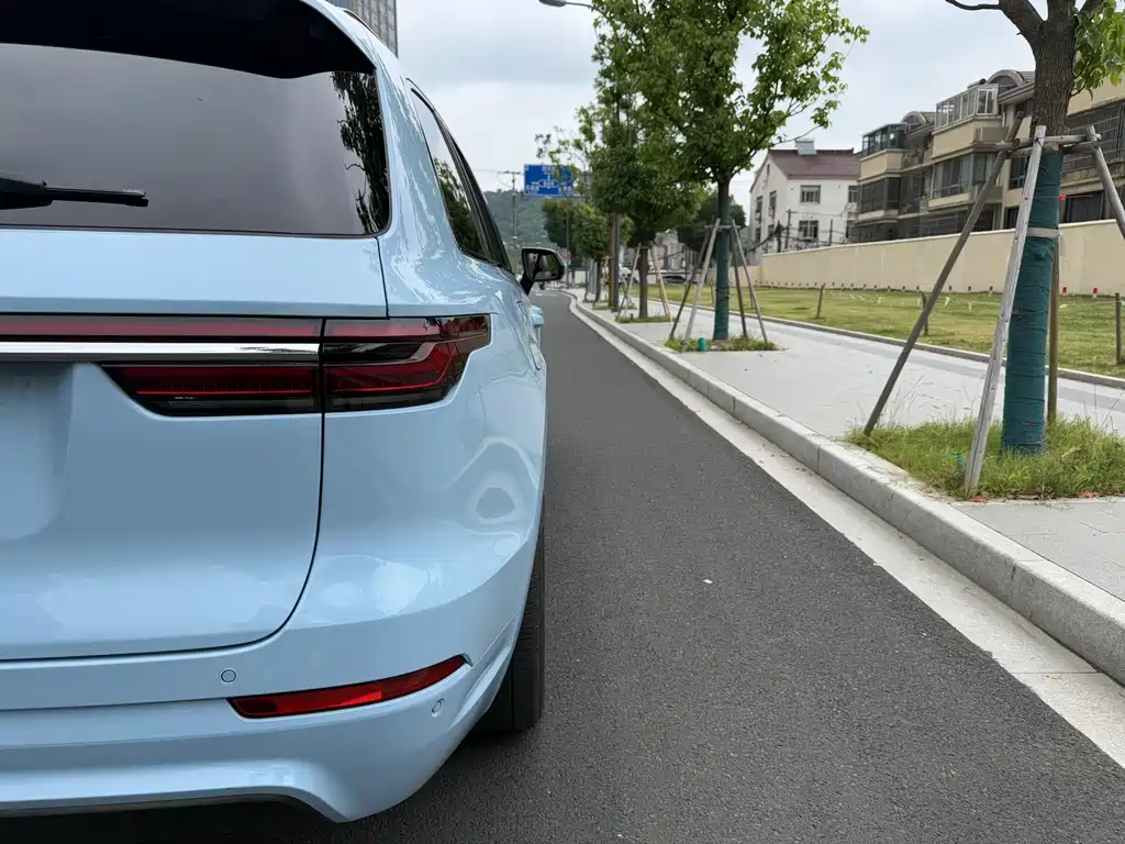 Li Auto Li ONE — миниатюра 9