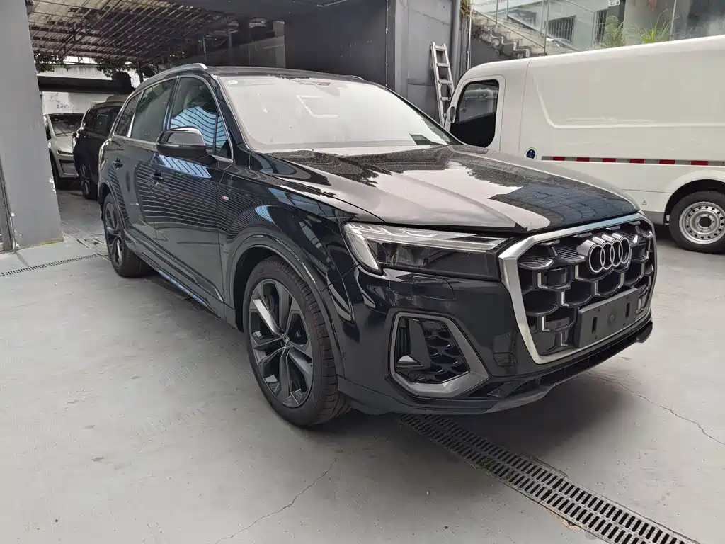 Audi Q7 2025 55 TFSI quattro S line Sport