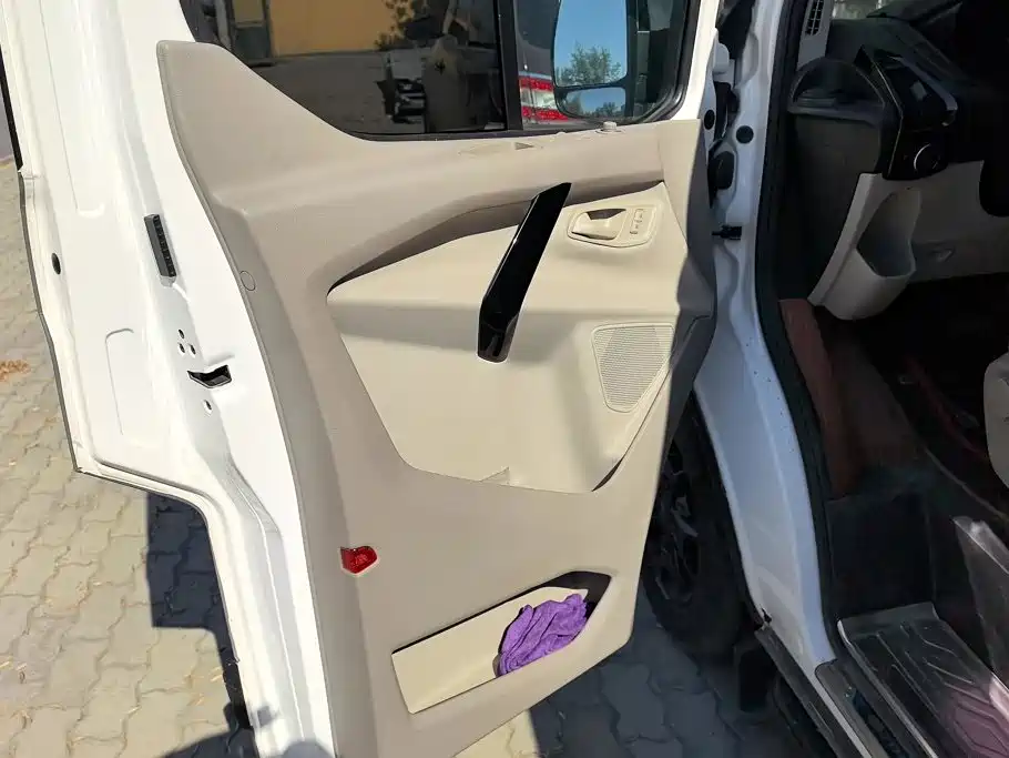 Ford Tourneo — миниатюра 7