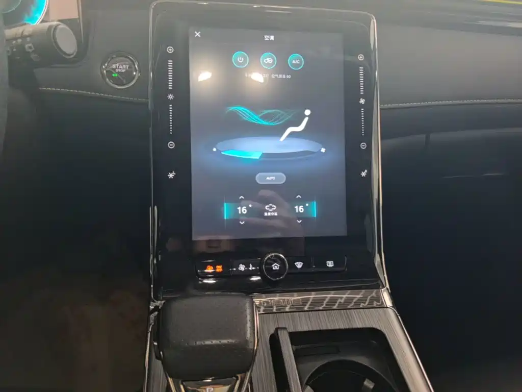 Roewe RX5 New Energy — миниатюра 13