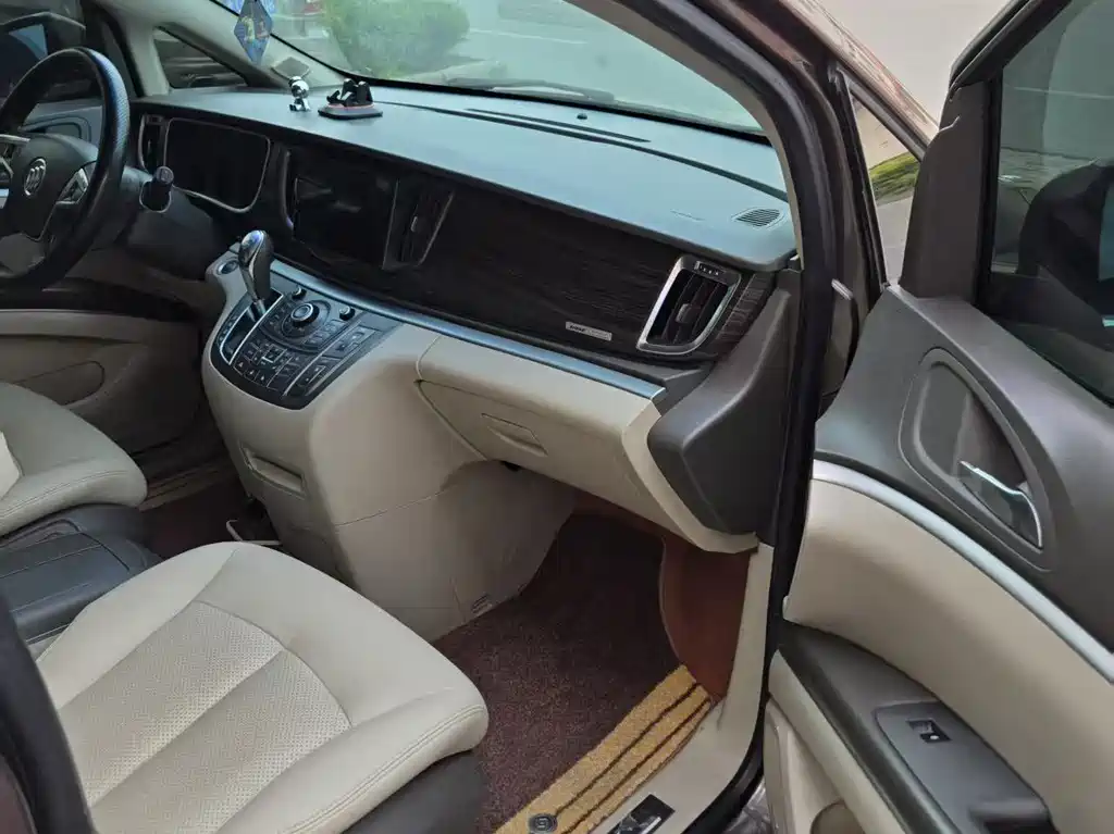 Buick GL8 2011 3.0L XT Luxury Flagship