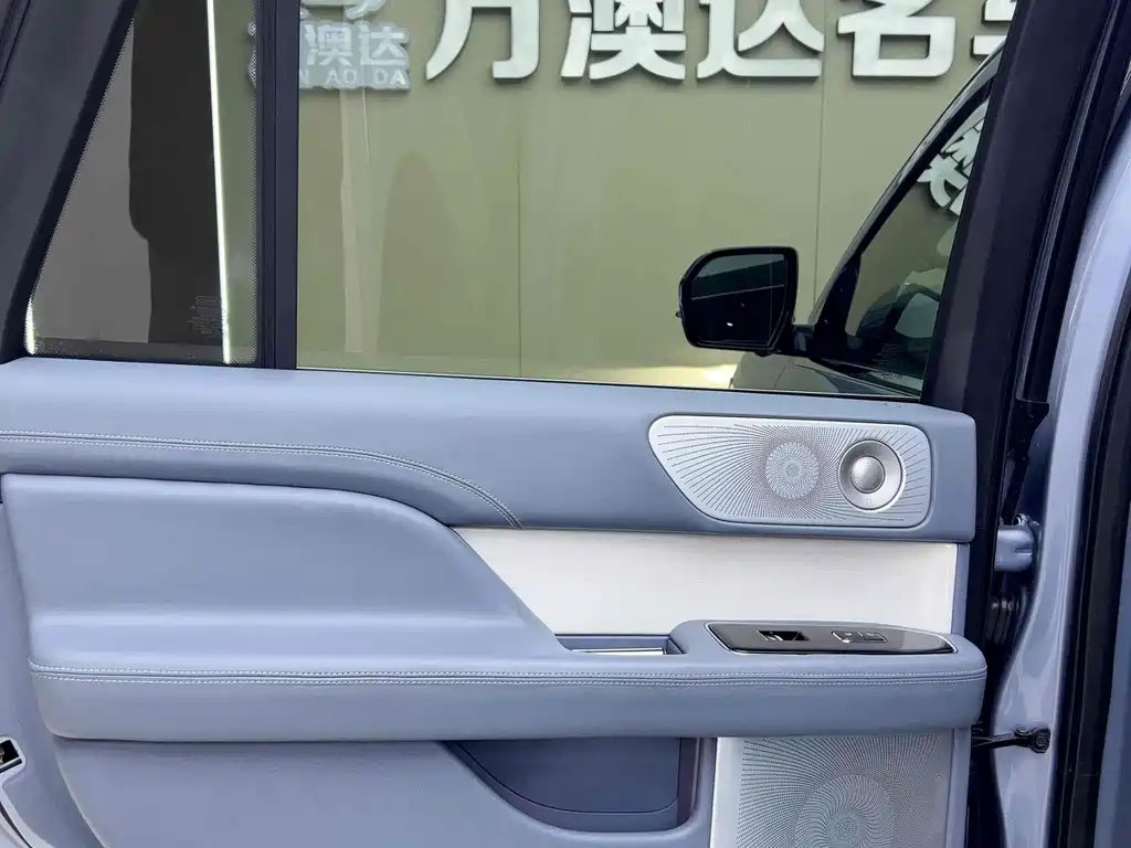 Lincoln Navigator — миниатюра 16