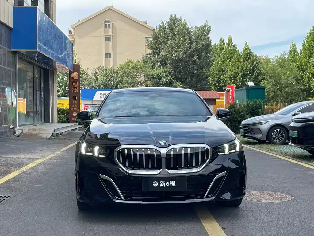 BMW 5 Series — миниатюра 2