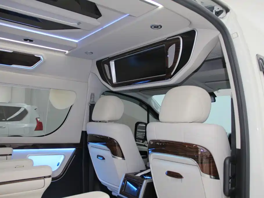 Toyota Hiace — миниатюра 14