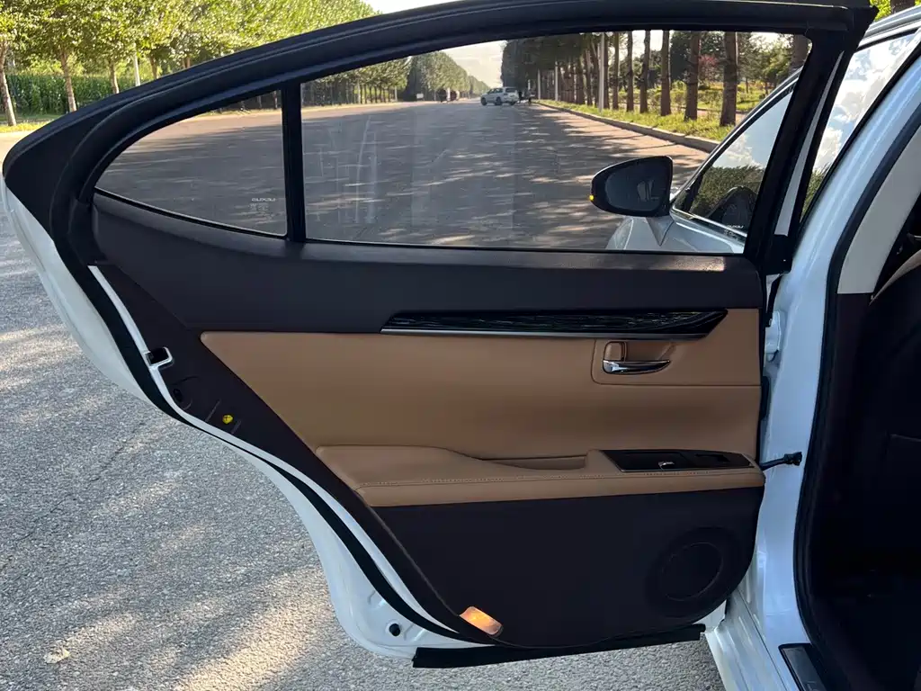 Lexus ES — миниатюра 20