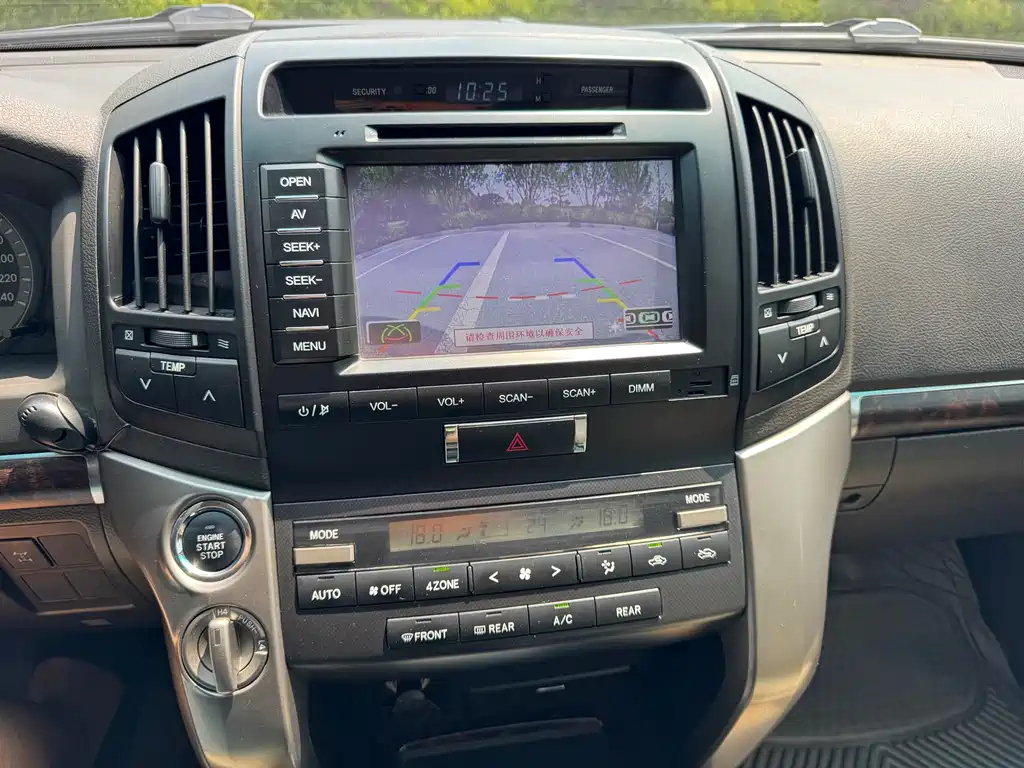 Toyota Land Cruiser 2010 4.0L AT VX