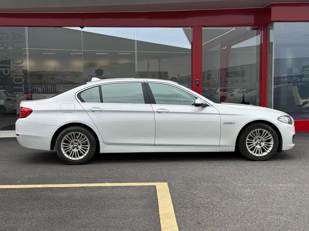 BMW 5 Series — миниатюра 26