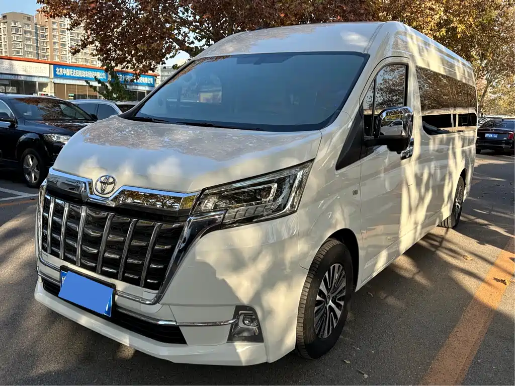 Toyota Hiace 2023