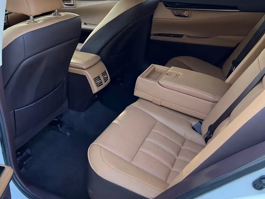 Lexus ES — миниатюра 5