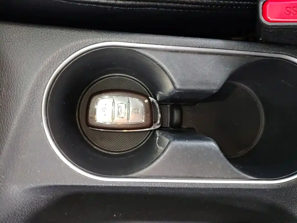 Hyundai Elantra — миниатюра 9