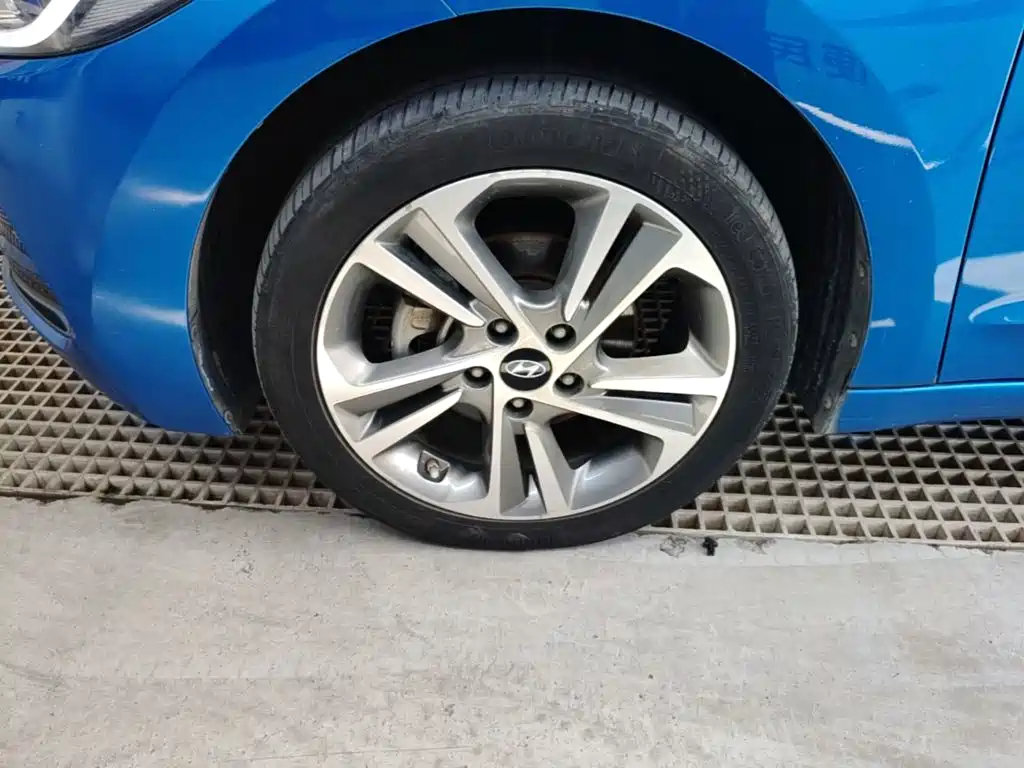 Hyundai Elantra — миниатюра 23