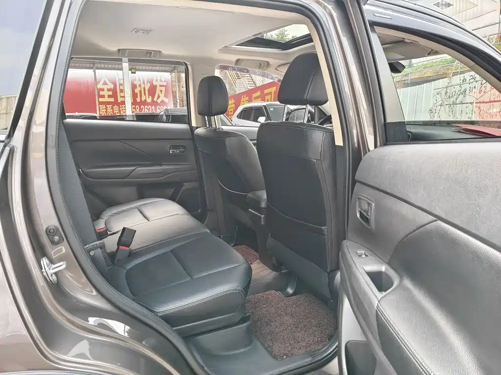 Mitsubishi Outlander (Import) — миниатюра 9