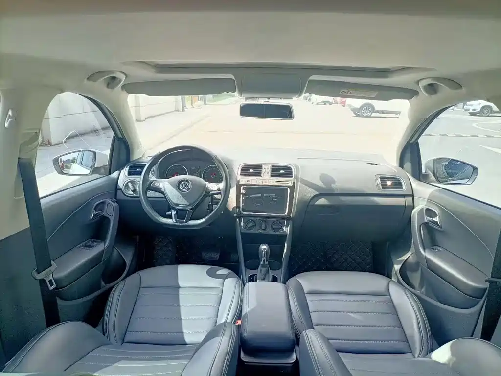 Volkswagen Polo — миниатюра 6