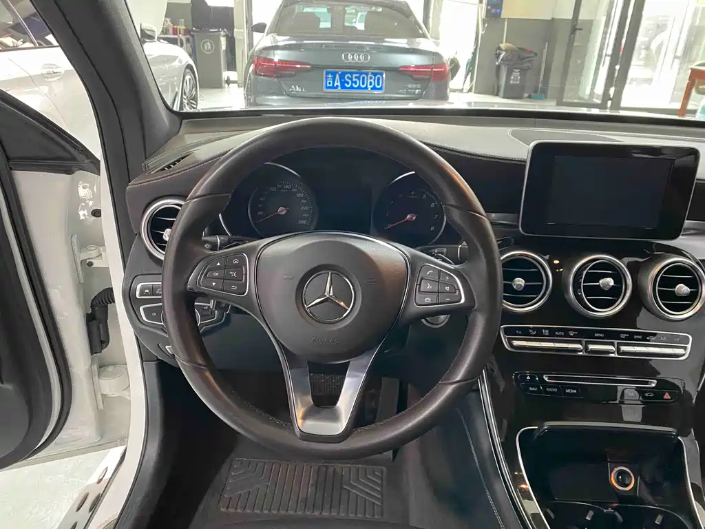 Mercedes-Benz GLC 2018 GLC 260 4MATIC Luxury