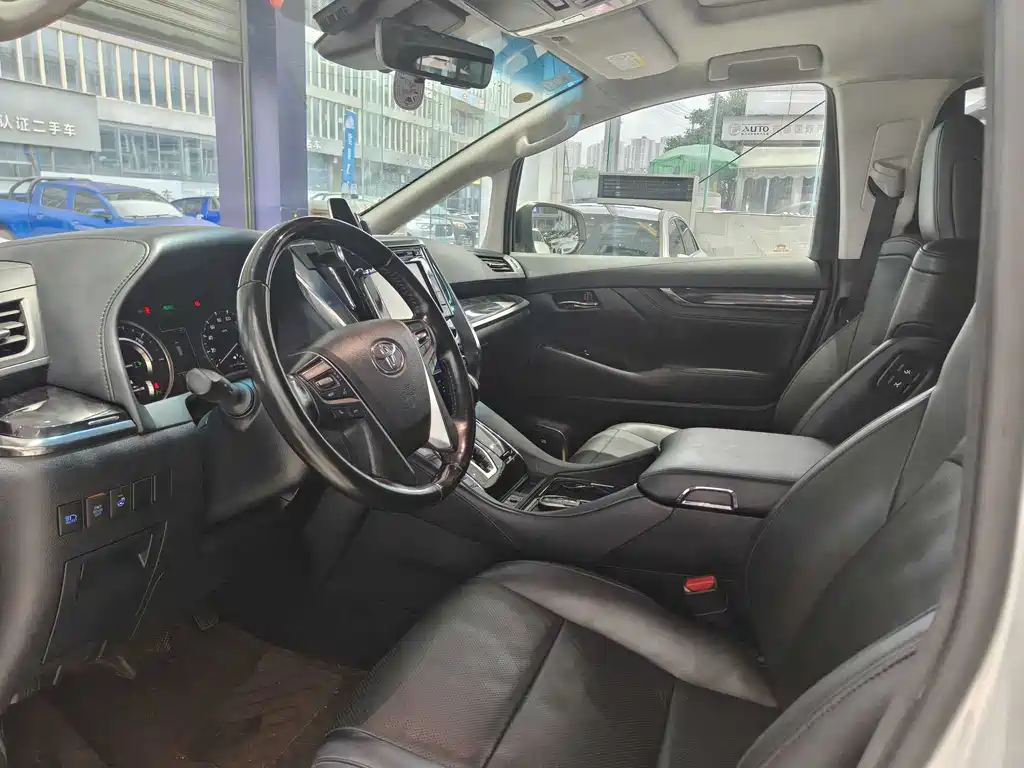 Toyota Vellfire 2019 2.5L HV Luxury
