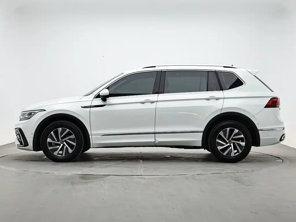 Volkswagen Tiguan L PHEV — миниатюра 6