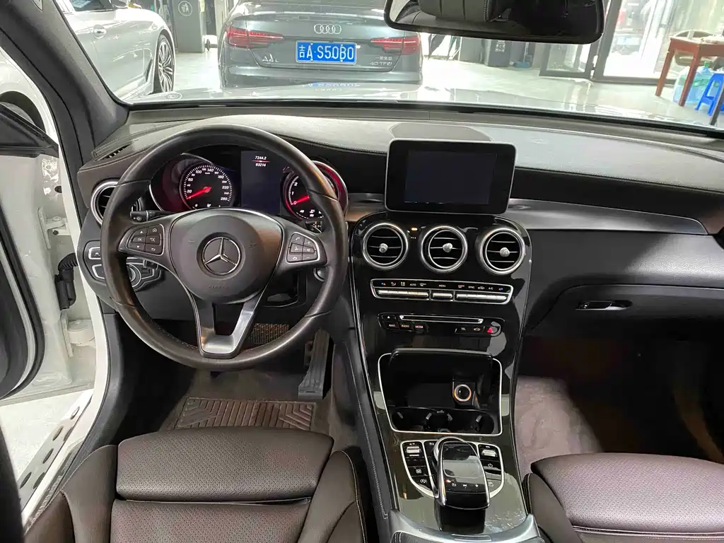 Mercedes-Benz GLC 2018 GLC 260 4MATIC Luxury