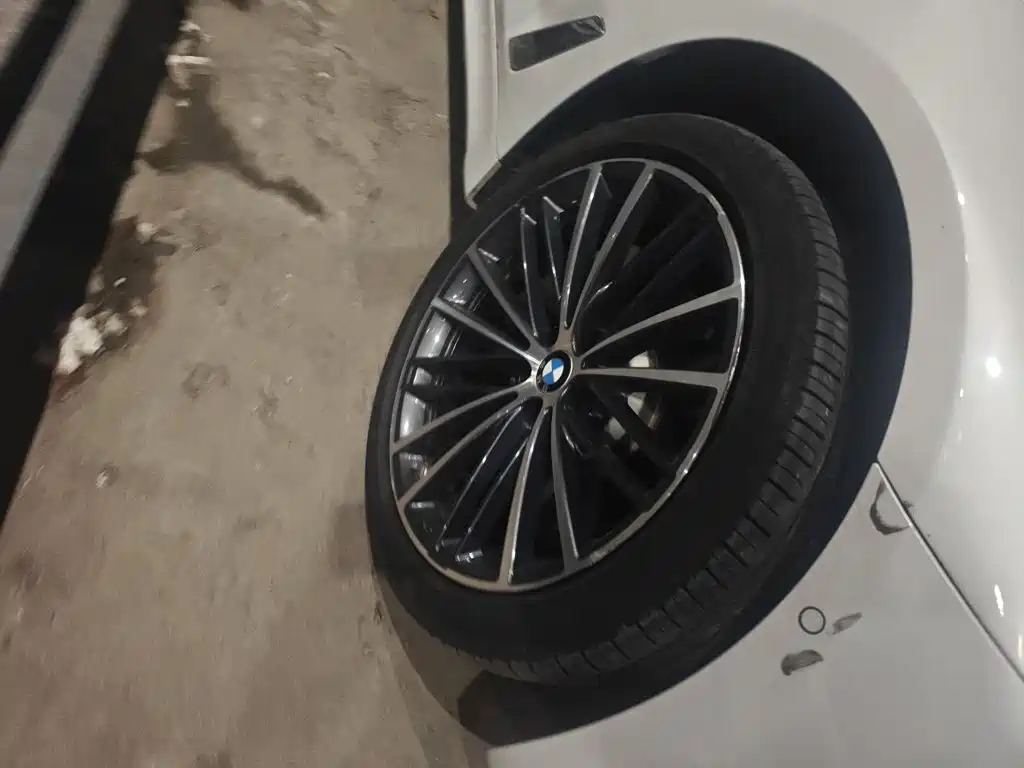 BMW 5 Series — миниатюра 24