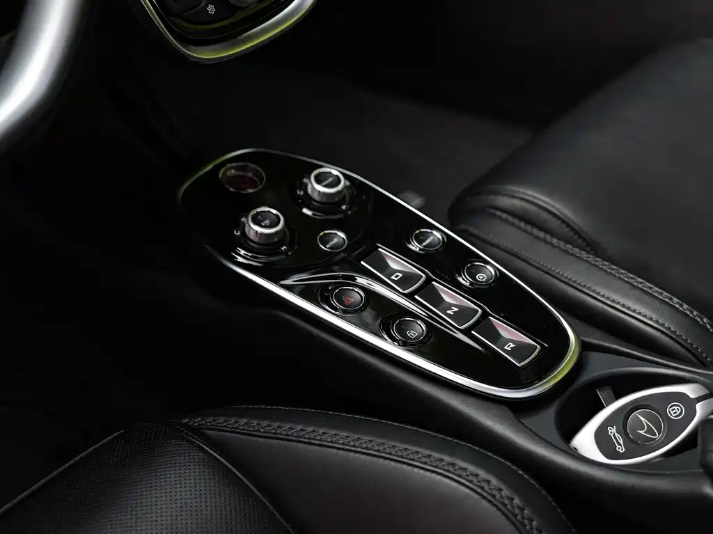 McLaren GT — миниатюра 12