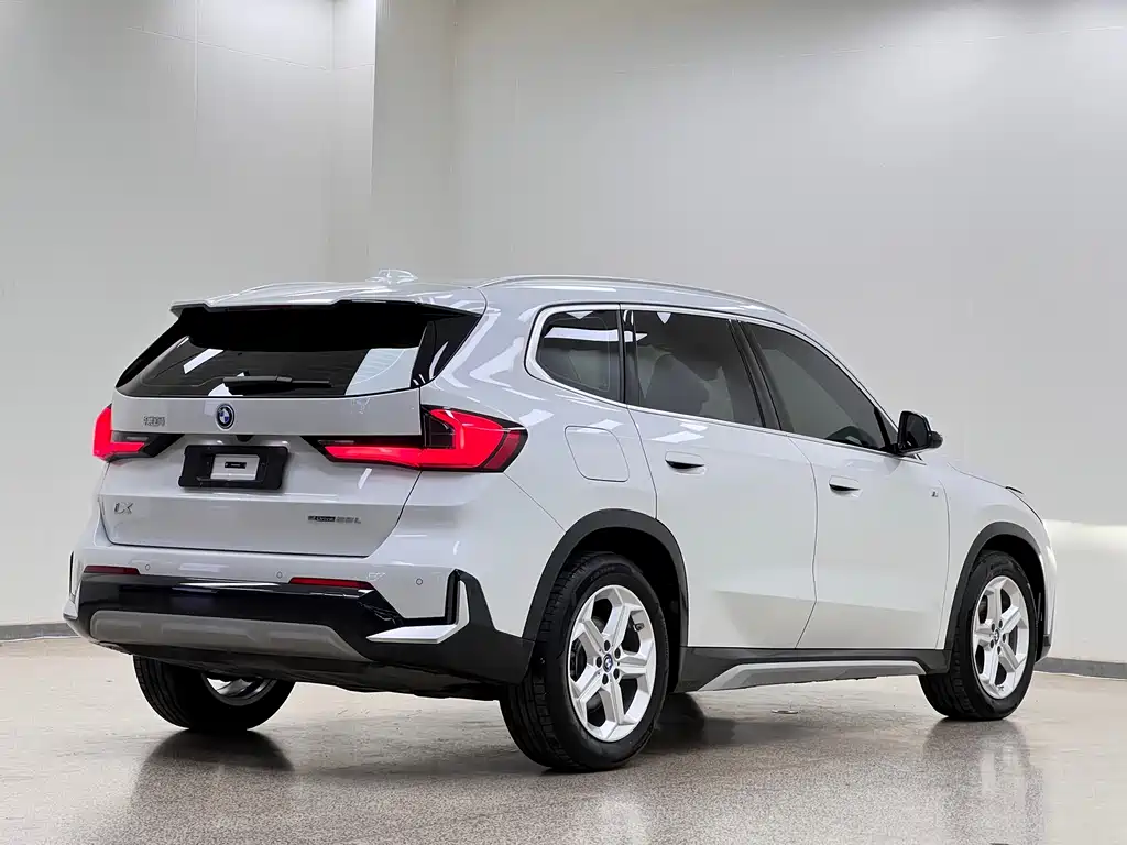 BMW iX1 2025 eDrive25L X