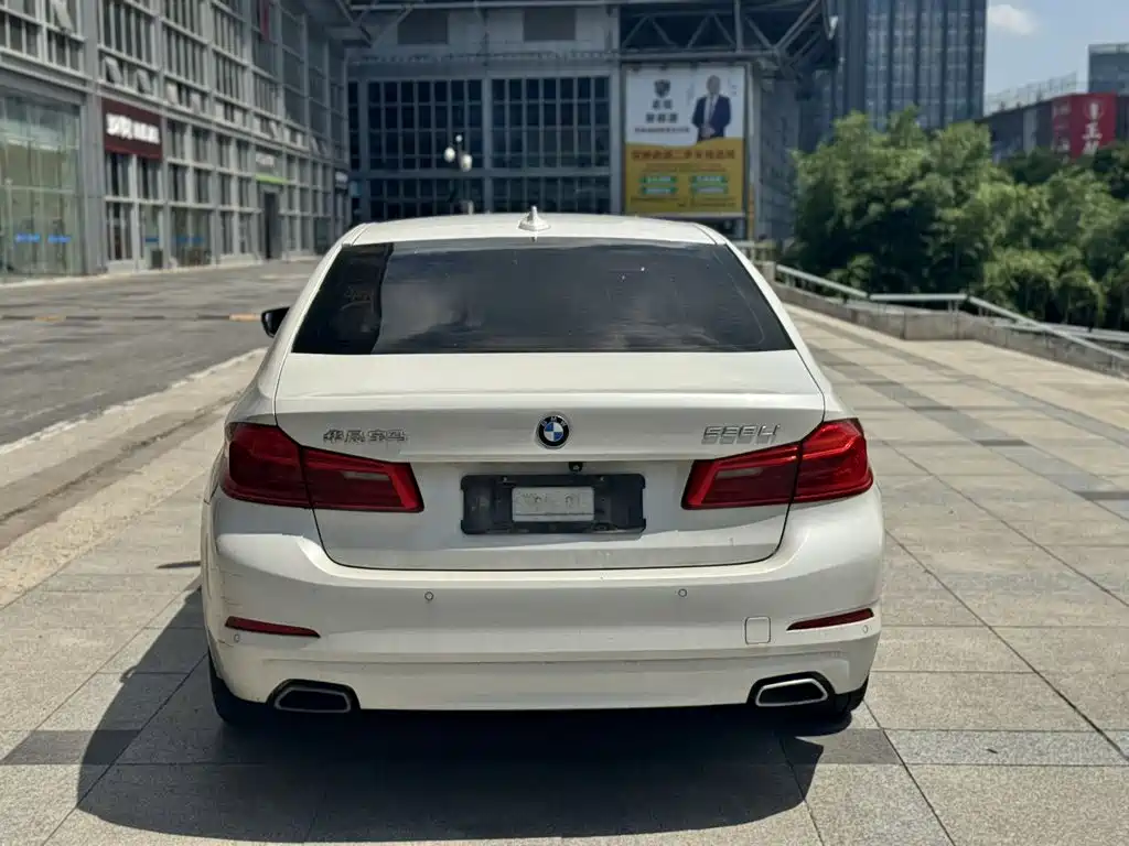 BMW 5 Series — миниатюра 7