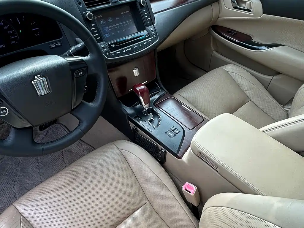 Toyota Crown 2011 2.5L Royal