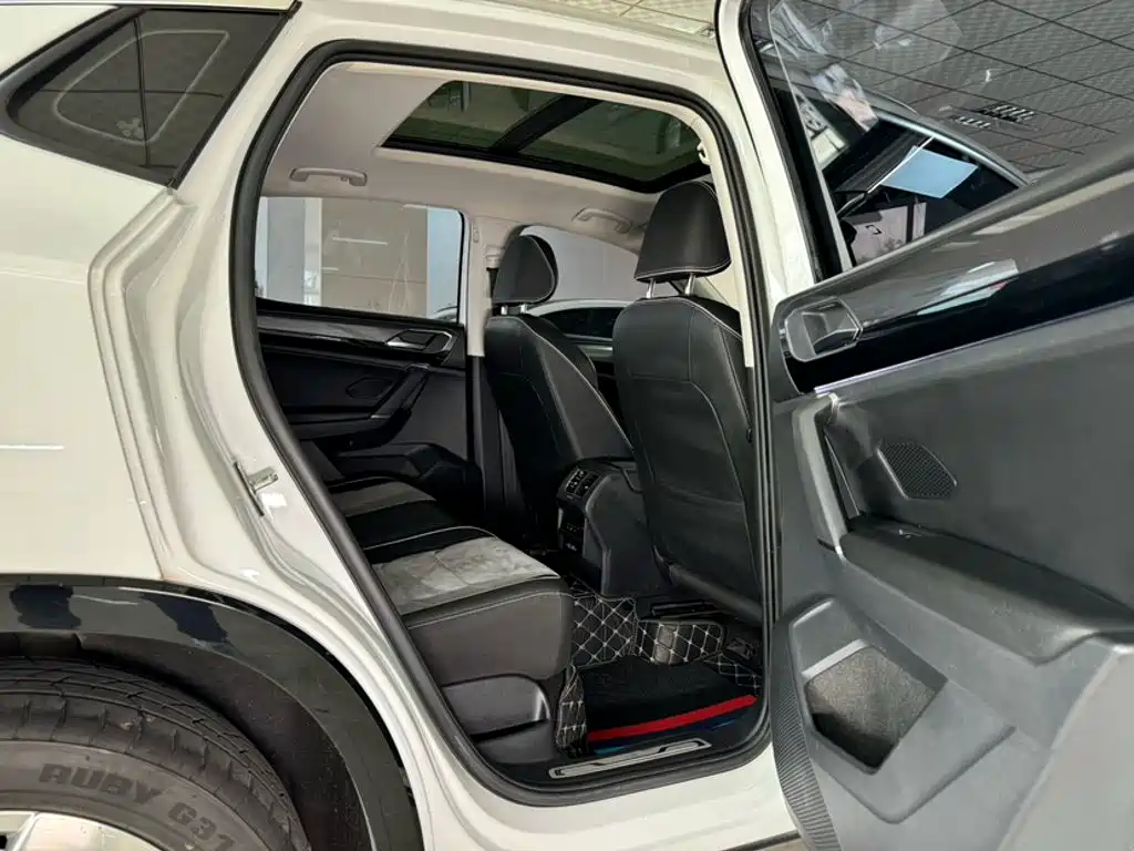 Volkswagen X — миниатюра 16