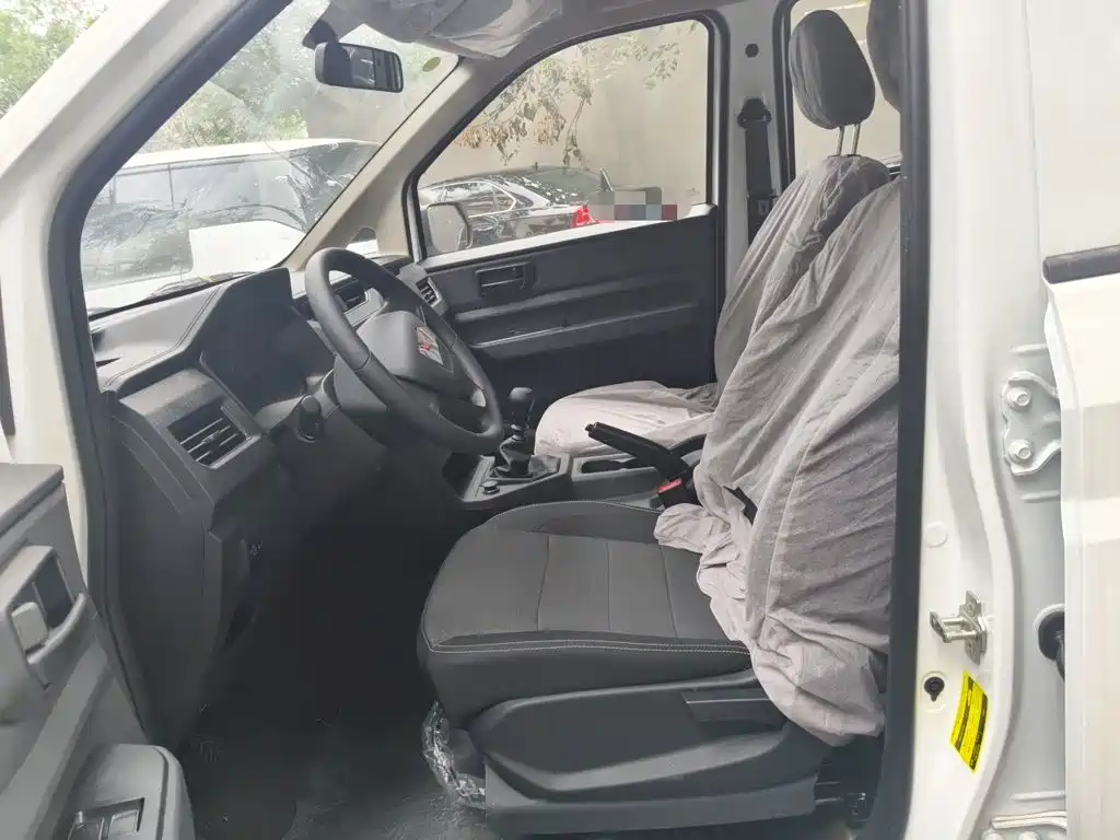 Wuling Hongguang PLUS — миниатюра 11