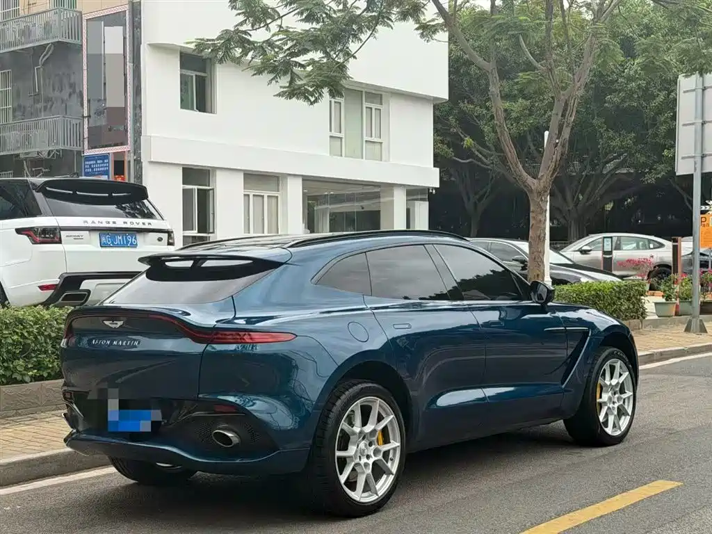 Aston Martin DBX 2021 4.0T V8