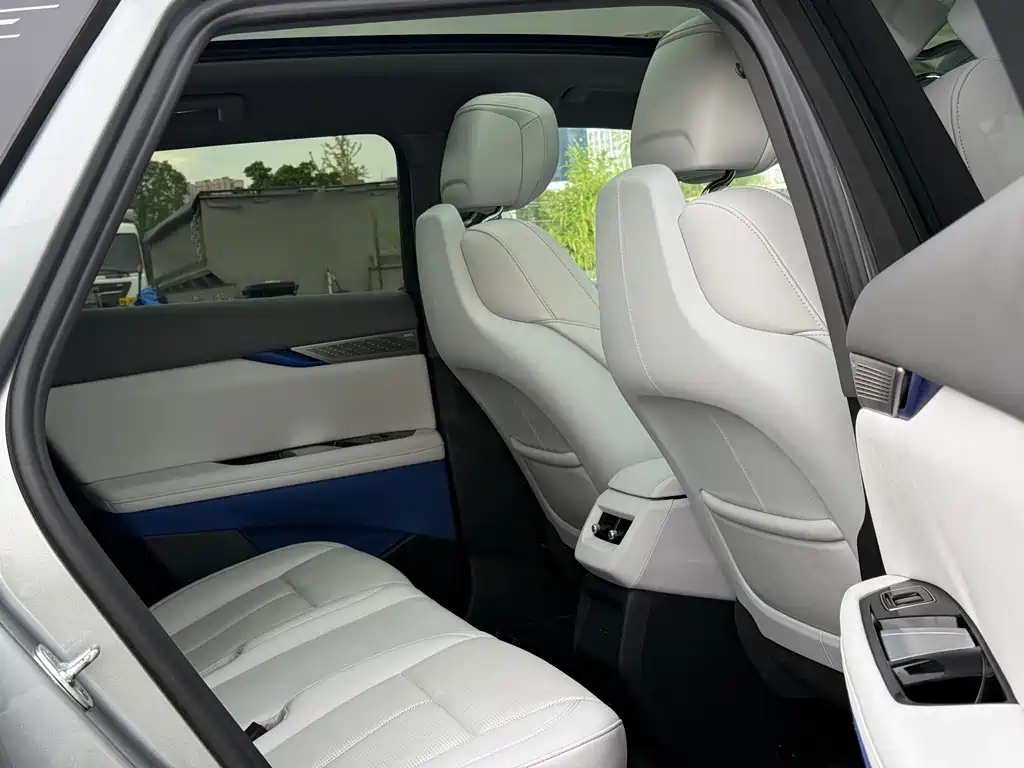 Cadillac IQ — миниатюра 9