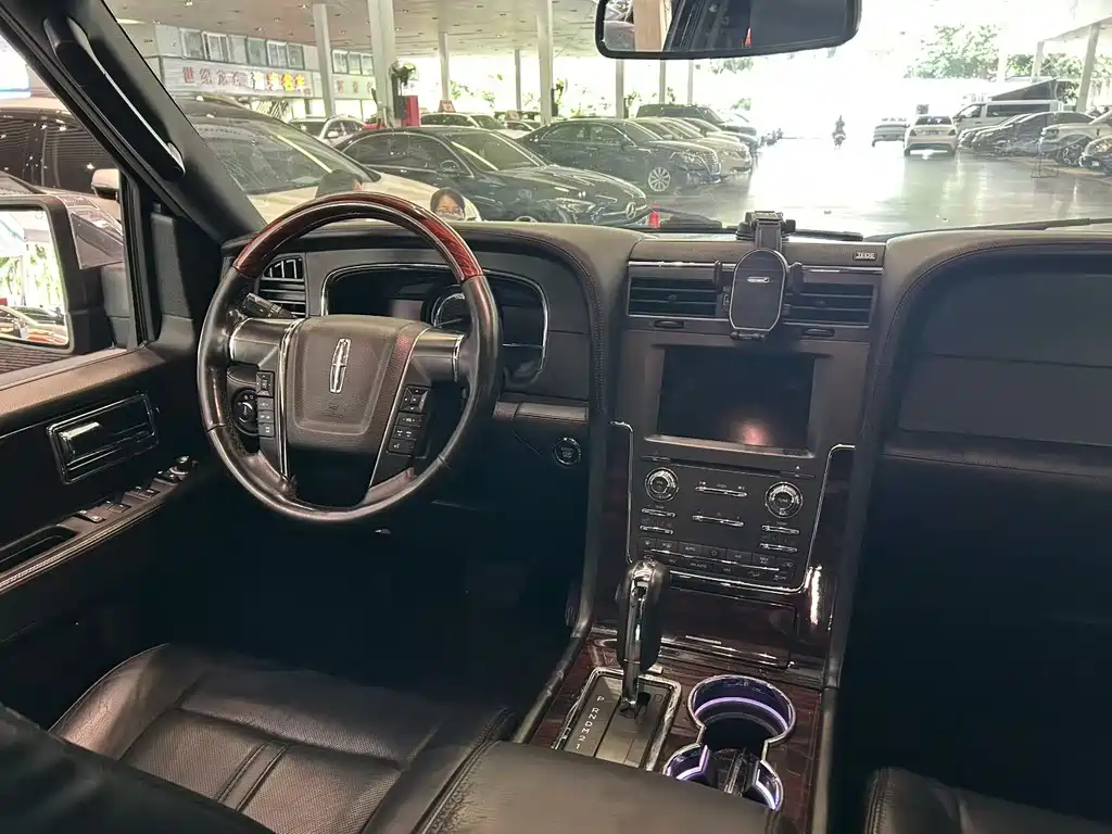 Lincoln Navigator — миниатюра 7